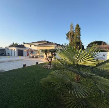 Maison Moderne avec piscine à 20 mn de bordeaux centre