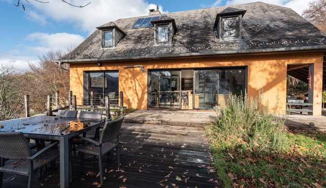 Maison Paul – Villa on the Hill in the Pyrenees Mountain View, Private Terrace, High-Speed Wi-Fi