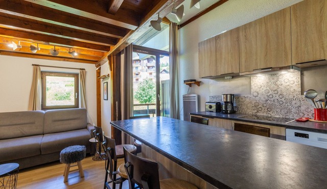Manigod Merdassier Apartment 8 guests, shared pool & Wi-Fi