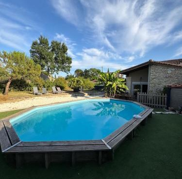 Marais Inn- grande longère avec piscine et jardin arboré , Marais Poitevin