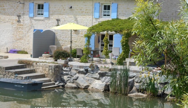 Marais Poitevin, riverside vacation rental, FISHING, rowboat, bicycles, fireplace, bocce court