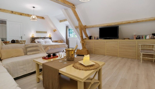 Maraval – Cozy Air-Conditioned Suite in a Private Home with Garden and Pool Access in Périgueux