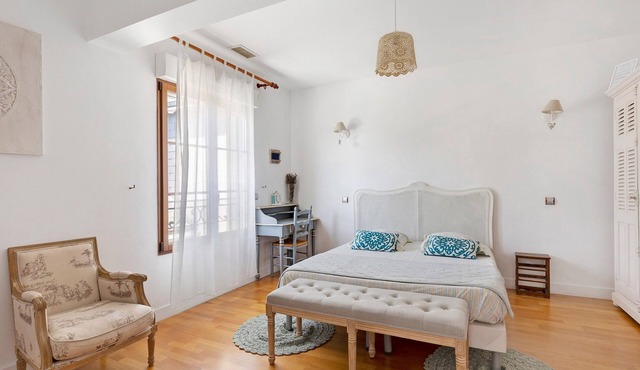 Master Suite with Shared Pool