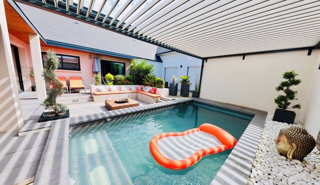 Mini-Villa 75m² piscine jacuzzi salle de sport privatisés à 800m des commerces