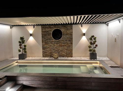 Mini Villa d'Exception avec Piscine Jacuzzi Sauna et Home Cinema Privés