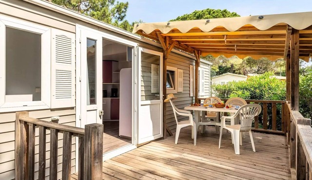 Mobile Home | Classic | 2 Bedrooms | 4 Guests | Raised Deck