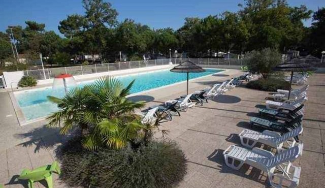 Mobile home with air conditioning near the ocean and plenty of places to explore