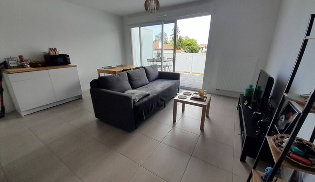 Modern 1-Bed Apartment with Terrace and Parking in Central Anglet
