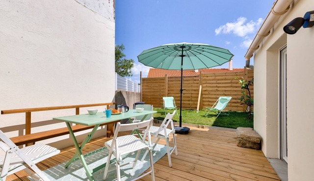 Modern home for 3 - Garden and plancha grill