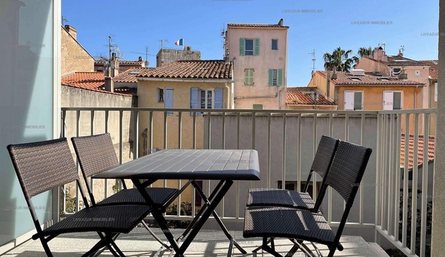 Modern two-room apartment with all comfort in the city center, shops and beach on foot for 6