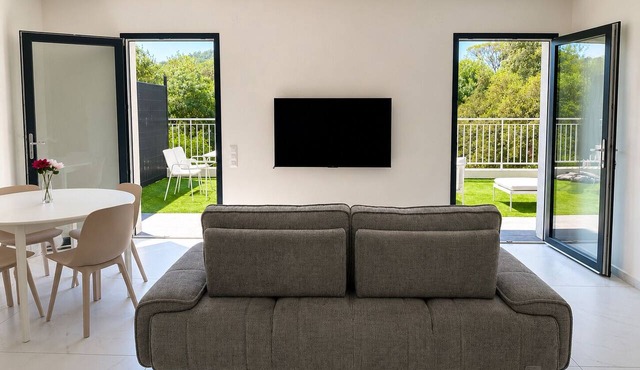 New three-room apartment in a quiet neighborhood, Valescure district