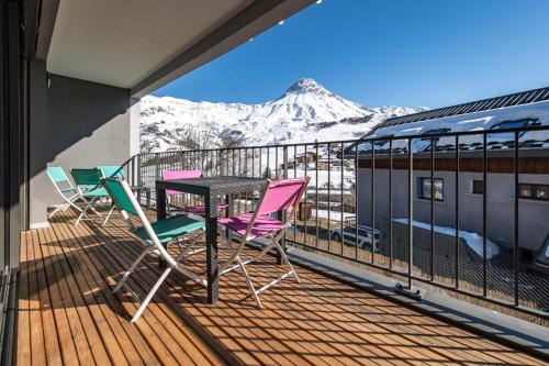 New Triplex Near Slopes Balcony & View