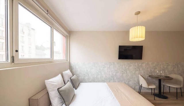 Nice air-conditioned studio, close to Paris