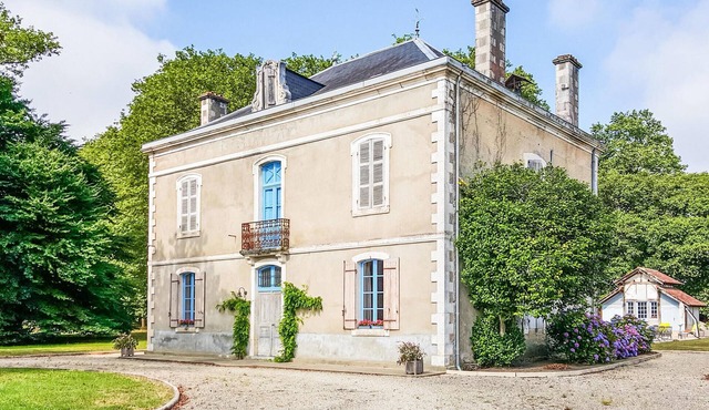 Nice home in Beylongue