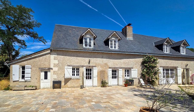 Nice home in Manthelan