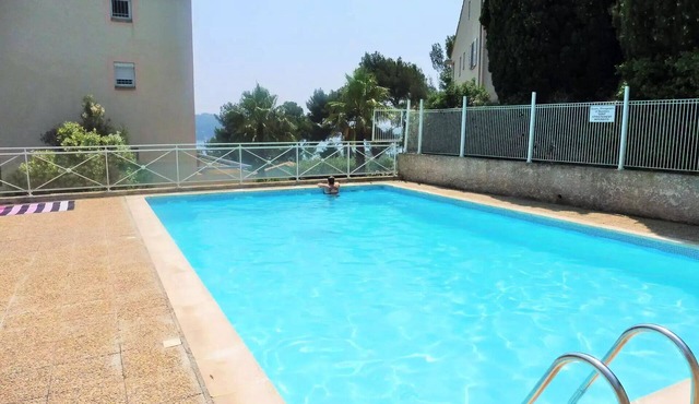 Ocean view, garden with barbecue, air conditioning, swimming pool.