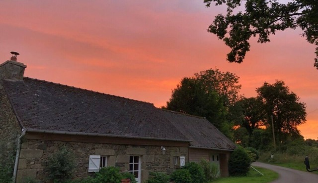 Peaceful 1-bedroom cottage in charming Scrignac, a perfect for getaway.