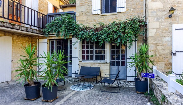 Pleasant House at the Foot of Castelnaud Castle