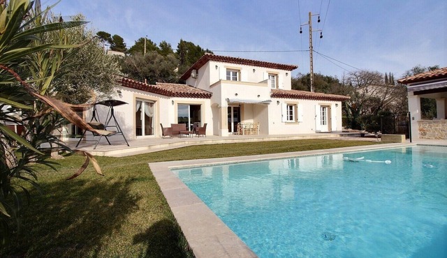 PLEASANT VILLA WITH SWIMMING POOL FOR 8 PEOPLE