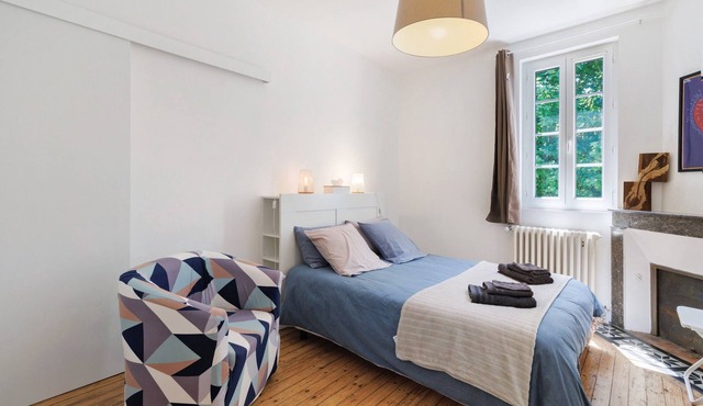 Pomerol Guest Room with Shared Terrace, Garden, and Wi-Fi
