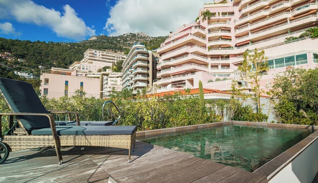 Pool Monte Carlo Luxury Apartment