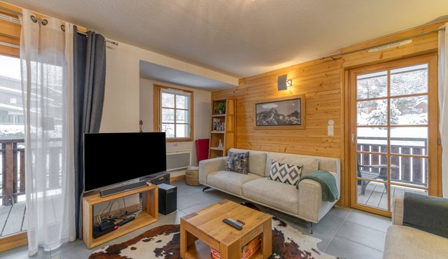 Premium Crystal Chalet Apartment with Mountain View, Balcony, and Wi-Fi