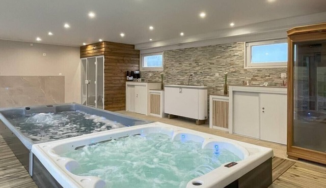 Private accommodation with relaxation area: Swim spa, Spa, Hammam, Sauna in Le Mage