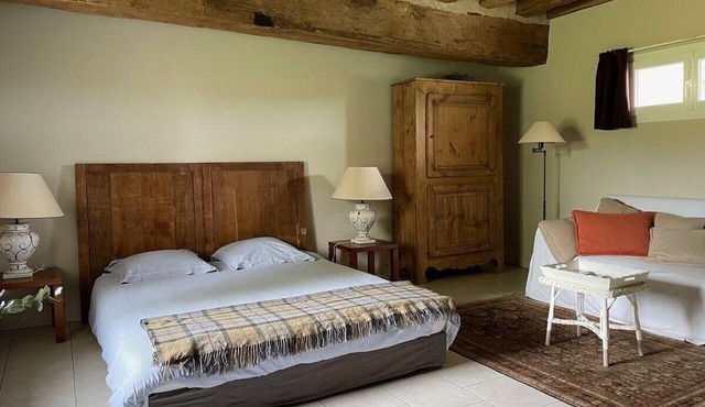 Private suite in the countryside, 5 minutes from t