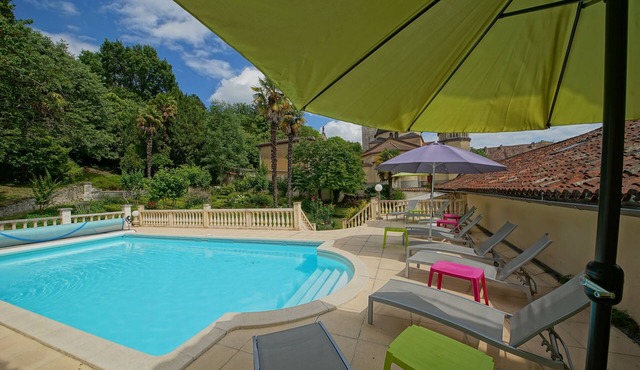 Private Pool, Games Hall, 5 Bed (3 en-suite), centre of Riberac market town