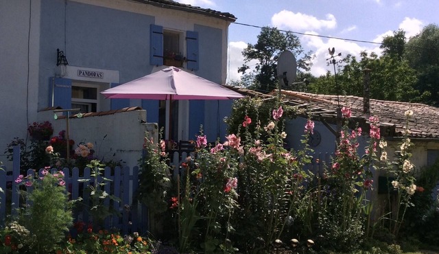 Quiet, Characterful Cottage in Countryside