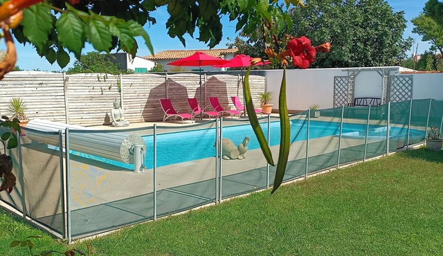 Quiet house with heated pool and bicycles in the center of île de Ré
