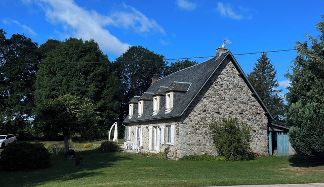 Quiet vacation home with swimming pool in Bagnols