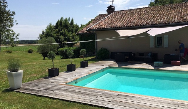 Renovated country house with heated pool and spa, 12 minutes from the beach
