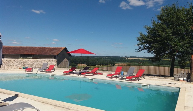 Rural retreat surrounded by vines , sleeping 19, with large exclusive pool