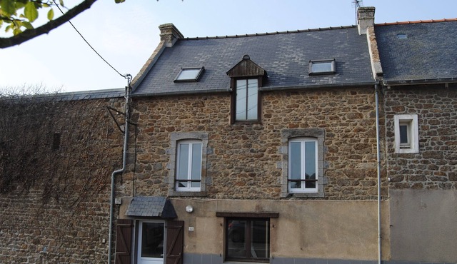 Saint-Malo, charming house between and sea, max 12 sleeps