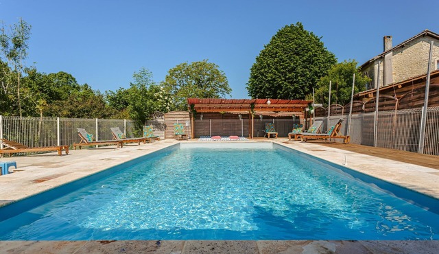 ‘Saphir’ Guest Room with Shared Pool, Lake View, and Wi-Fi