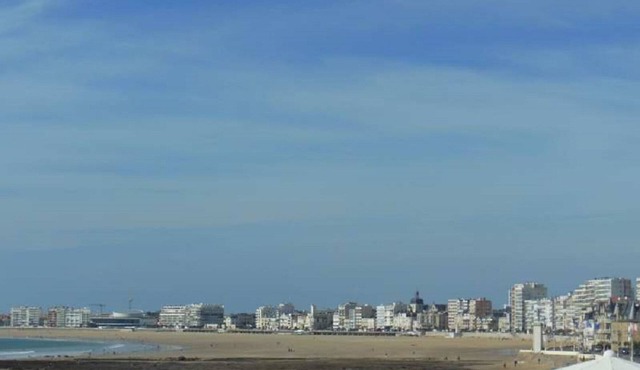 Seafront Apartment in Les Sables-d'Olonne – Renovated, 4 Guests, Balcony, Near Beach & Thalassotherapy