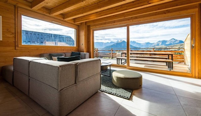 Semi-detached chalet near the slopes with sauna