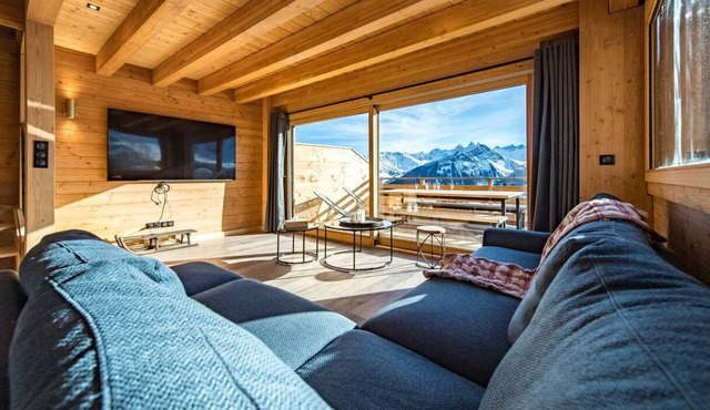 Semi-detached chalet near the slopes with sauna