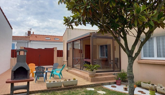 Single-family home with a shaded garden, private garage, and all amenities.