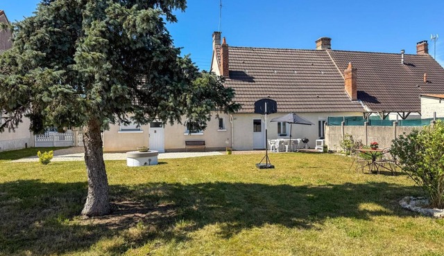 Single-storey cottage, parking, pets welcome - 4 guests