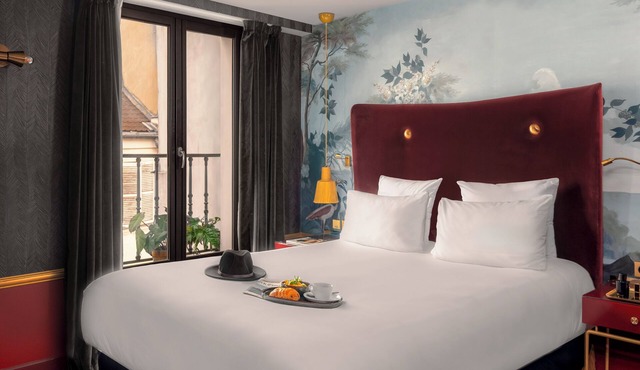 Snob Hotel