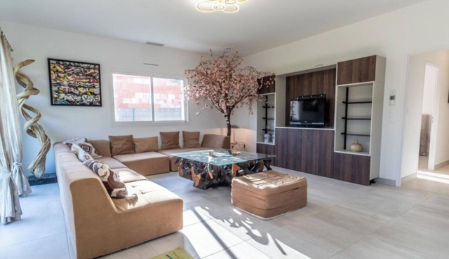 Spacious 120m2 HOUSE 8km from the seaside resort of Ronce Les bains