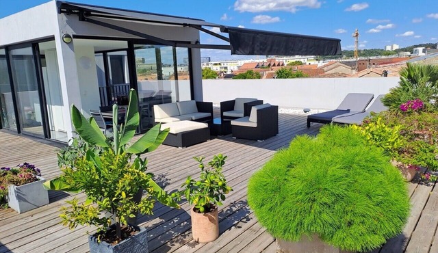 Spacious and bright nest with beautiful terrace