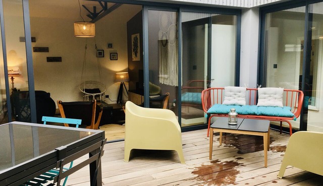 Spacious and cozy apartment, with parking and terrace, near the Cité du Vin