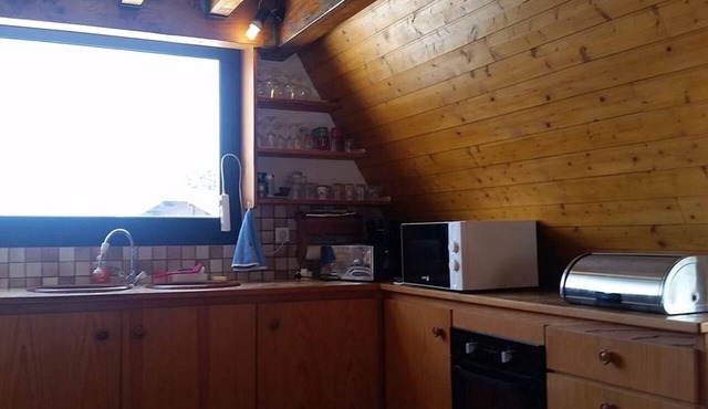 Spacious Chalet for 10 with Free Parking, Ski Storage, and Modern Amenities
