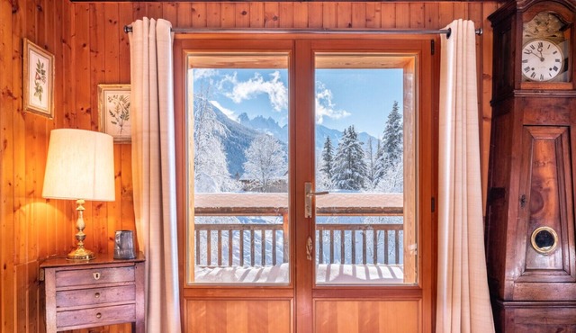 Spacious family chalet with balcony and garden in Chamonix-Mont-Blanc