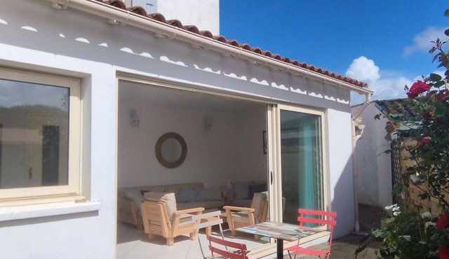 Spacious Family Home in Domino - Near Beach & Market, Sleeps 9