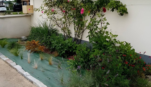 Spacious Gîte for 10 in Le Lion-d'Angers near Isle-Briand Park and Shops