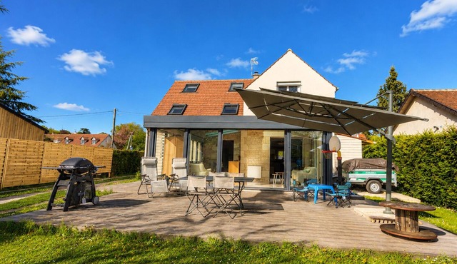 Spacious haven of peace, ideal for family or friends
